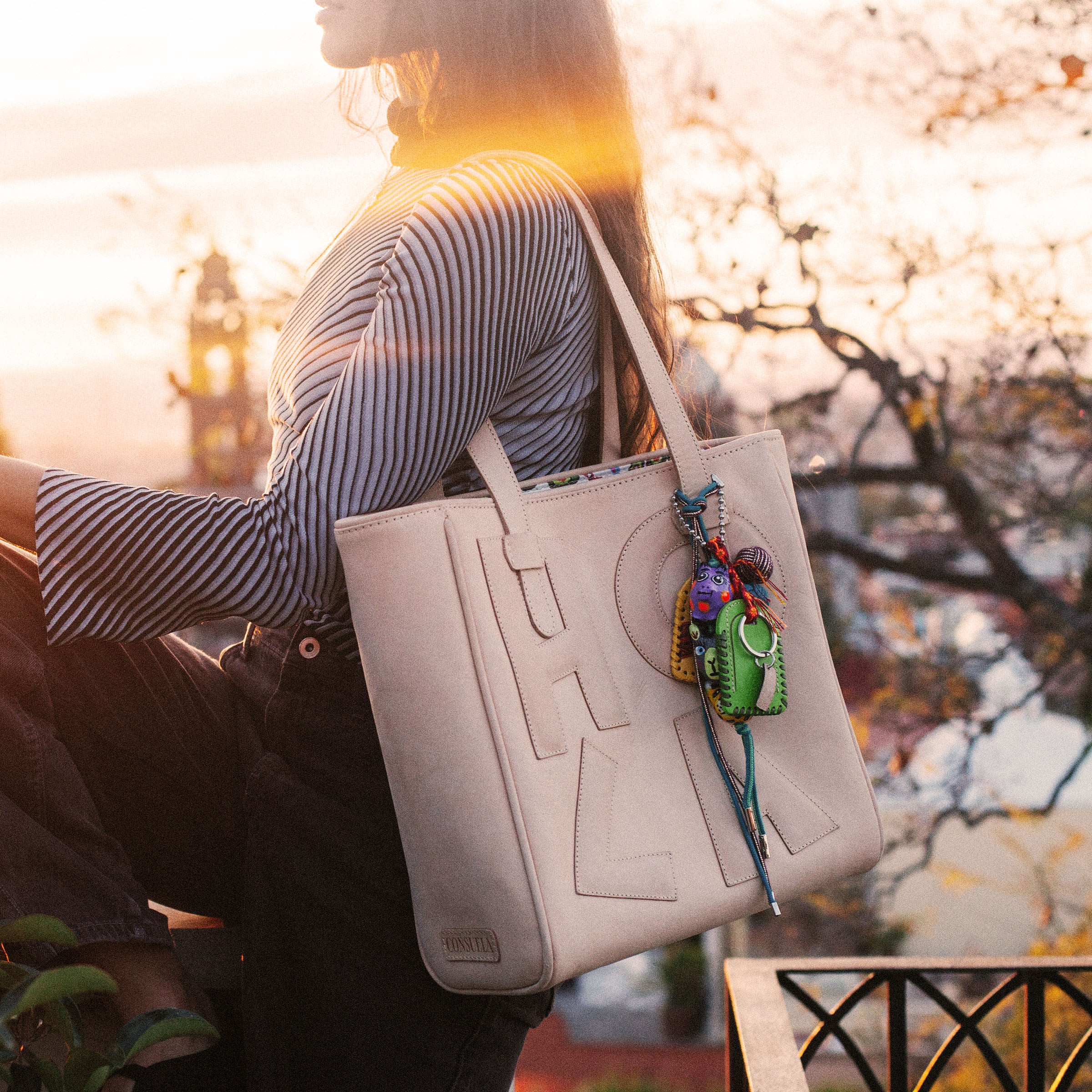 Hola Classic Tote - Image 11